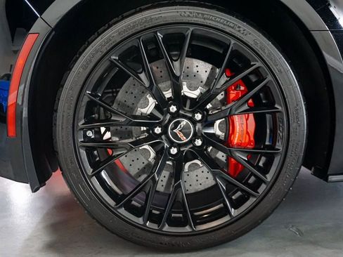 Used 2015 Chevrolet Corvette Z06 w/ 3LZ Preferred Equipment Group RWD image 47