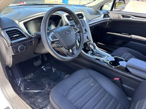Used 2016 Ford Fusion SE FWD image 16
