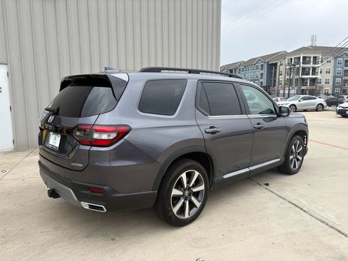 Certified 2025 Honda Pilot Touring image 8
