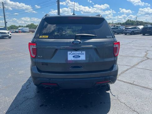Used 2018 Ford Explorer XLT w/ Equipment Group 202A FWD image 4