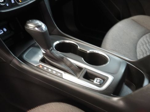 Used 2020 Chevrolet Equinox LT w/ Driver Convenience Package FWD image 23