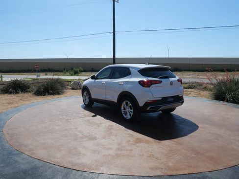 Used 2021 Buick Encore GX Preferred w/ Cold Weather Comfort Package image 4