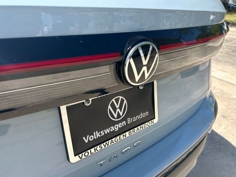 Certified 2025 Volkswagen Taos SE w/ Panoramic Sunroof Package FWD image 30