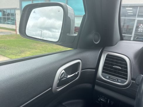 Used 2021 Jeep Grand Cherokee Laredo X RWD image 19