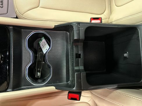 Used 2025 Jeep Grand Cherokee Limited w/ Luxury Tech Group II image 21