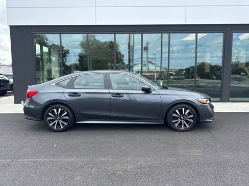 Used 2022 Honda Civic EX image 2