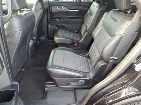 Used 2025 Ford Explorer ST-Line image 5