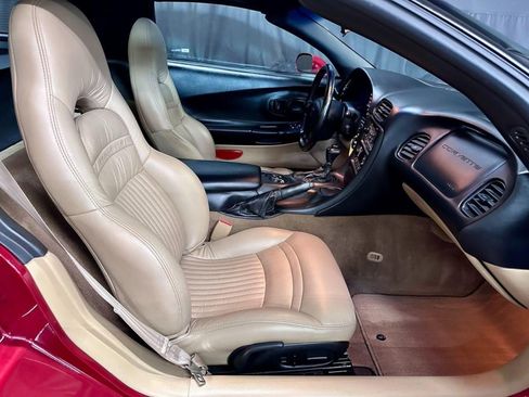 Used 2000 Chevrolet Corvette Coupe w/ Memory Pkg image 18