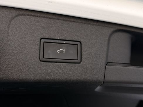 New 2025 Volkswagen Atlas SE image 26