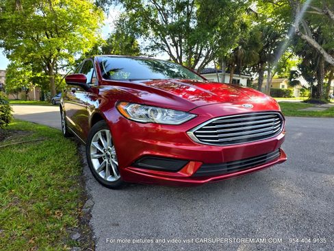 Used 2017 Ford Fusion SE image 14
