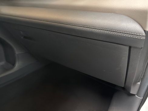 Used 2024 Toyota Sienna XLE image 9