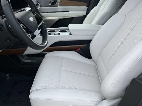 New 2026 Cadillac Vistiq Luxury AWD/4WD image 25