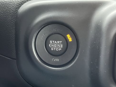 Used 2023 Jeep Wrangler Unlimited w/ Sun & Screen Package image 37