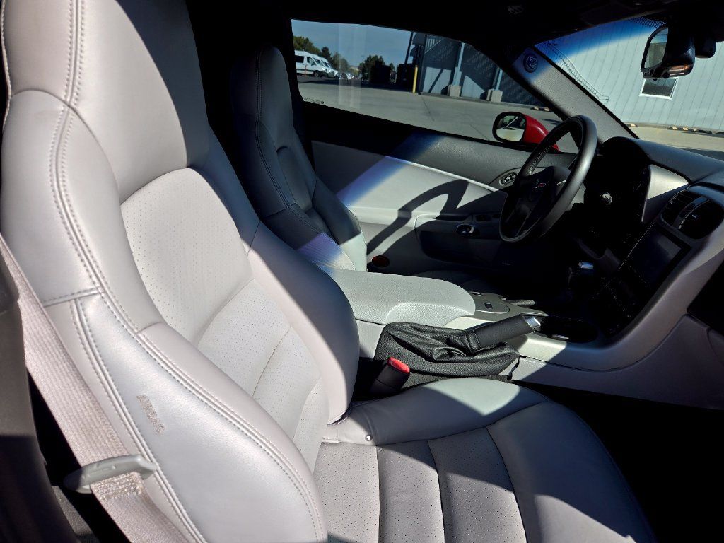 Used 2005 Chevrolet Corvette Coupe w/ Preferred Equipment Group RWD image 33