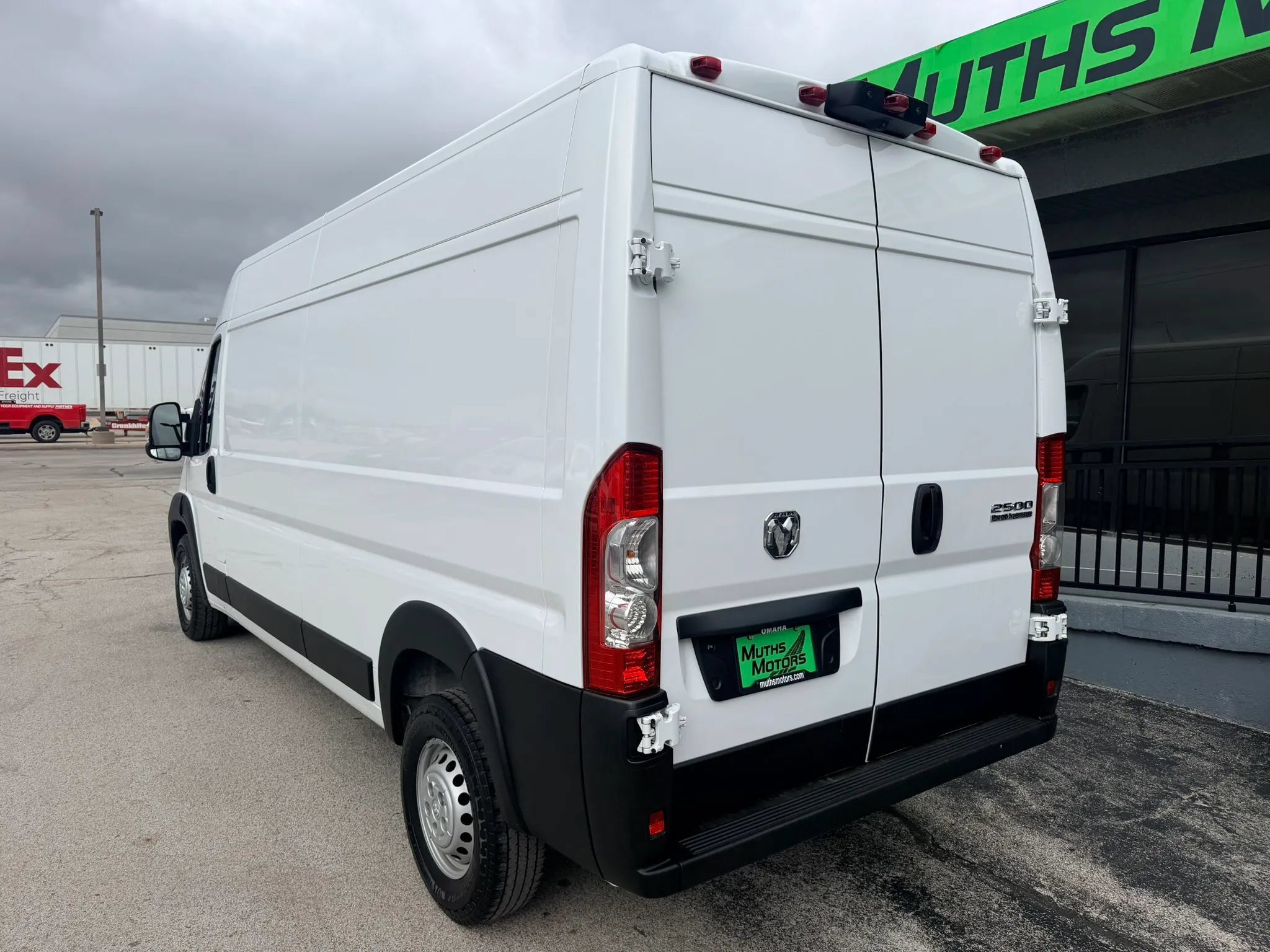 Used 2024 RAM ProMaster 2500 w/ Convenience Group FWD image 4