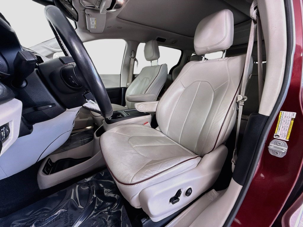 Used 2020 Chrysler Pacifica Limited FWD image 21