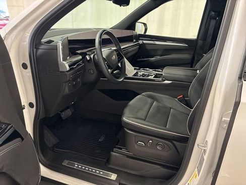 Used 2025 Cadillac Escalade Sport w/ Touring Package AWD/4WD image 11