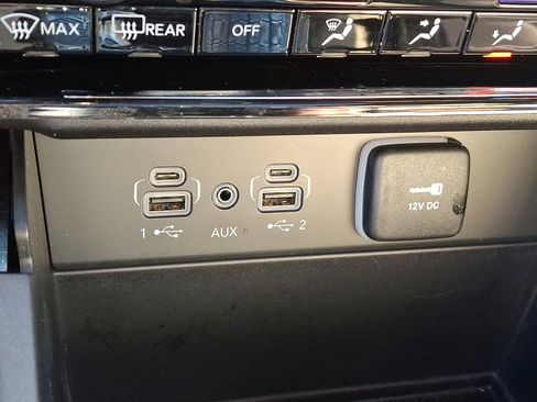 Used 2023 Jeep Grand Cherokee Limited image 25