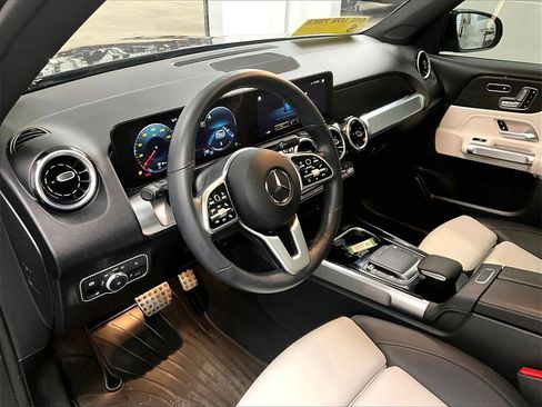 Used 2022 Mercedes-Benz GLB 250 4MATIC image 8