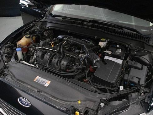 Used 2020 Ford Fusion SE image 26