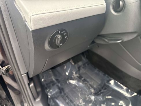 Certified 2024 Volkswagen Taos SE AWD/4WD image 21