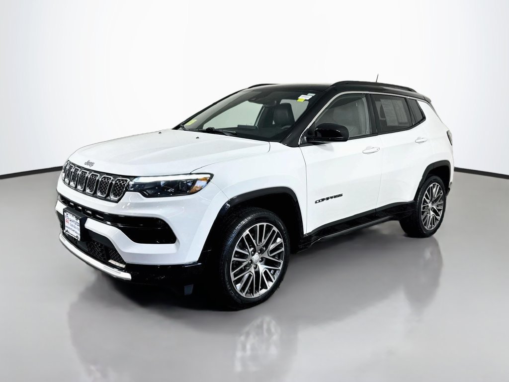 Used 2023 Jeep Compass Limited w/ Elite Group AWD/4WD image 2
