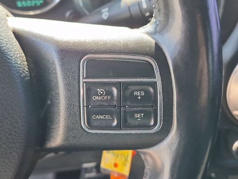 Used 2016 Jeep Wrangler Unlimited Rubicon w/ Connectivity Group AWD/4WD image 18
