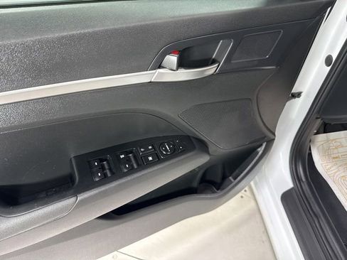 Used 2020 Hyundai Elantra SE w/ Cargo Package (C1) image 9