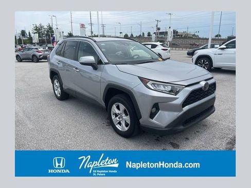 Used 2020 Toyota RAV4 XLE w/ Convenience Package FWD image 1