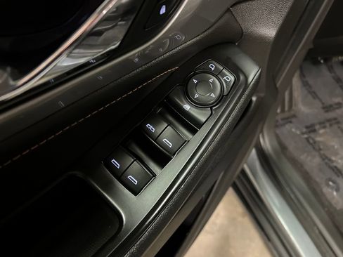 Used 2019 Chevrolet Traverse LT image 13