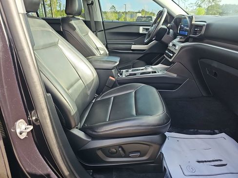 Used 2021 Ford Explorer XLT w/ Equipment Group 202A AWD/4WD image 13