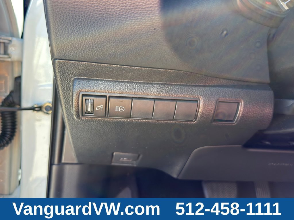 Used 2020 Toyota Corolla LE FWD image 18