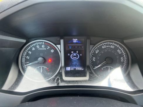Used 2022 Toyota Tacoma TRD Sport AWD/4WD image 14