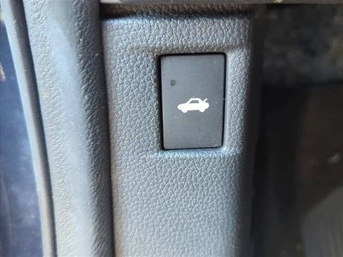 Used 2023 Honda Accord EX image 11