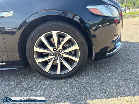 Used 2018 Lincoln Continental Premiere AWD/4WD image 14