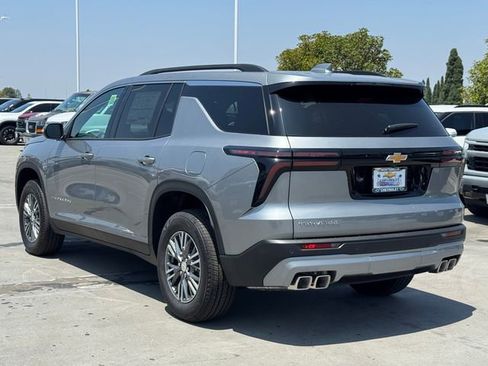 New 2026 Chevrolet Traverse LT w/ LPO, Floor Liner Package FWD image 3