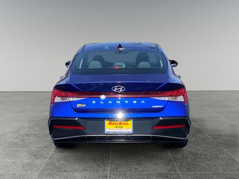 Used 2025 Hyundai Elantra Limited FWD image 4