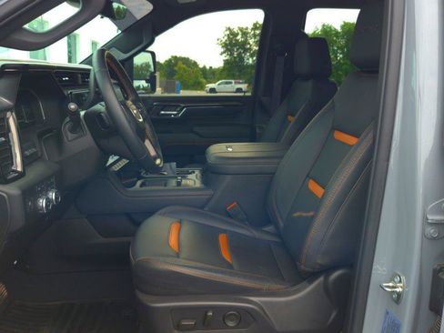 Used 2024 GMC Sierra 2500 AT4 w/ AT4 Premium Plus Package AWD/4WD image 5