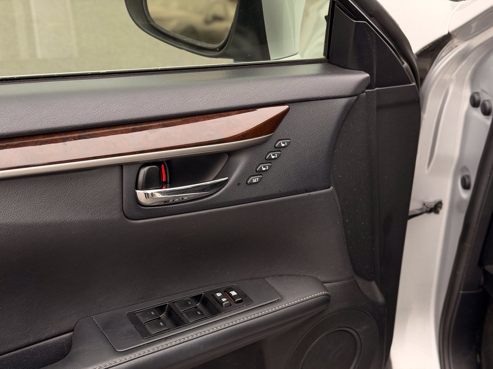 Used 2014 Lexus ES 350 w/ Luxury Package FWD image 16
