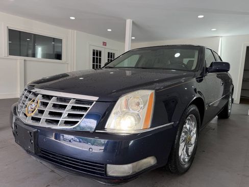 Used 2007 Cadillac DTS Luxury I w/ Trunk Convenience Package FWD image 1