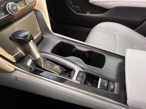 Used 2018 Honda Accord Touring image 17