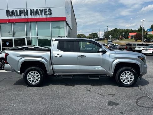 Used 2024 Toyota Tacoma TRD Sport RWD image 2