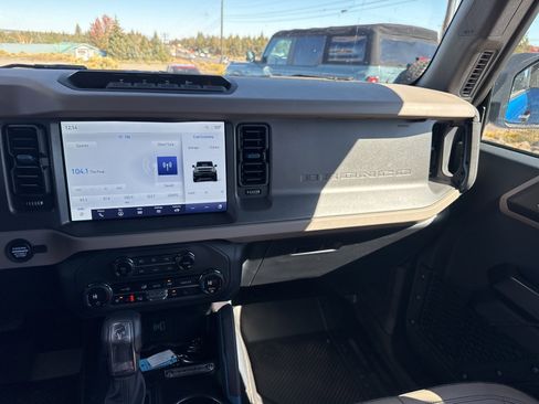 Used 2024 Ford Bronco Wildtrak image 19