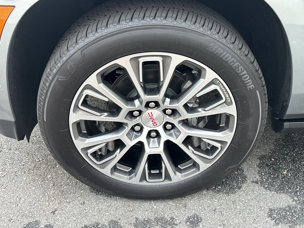 Used 2026 GMC Yukon Denali w/ Sun & Power Step Package AWD/4WD image 35