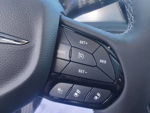 New 2026 Chrysler Pacifica Limited image 18