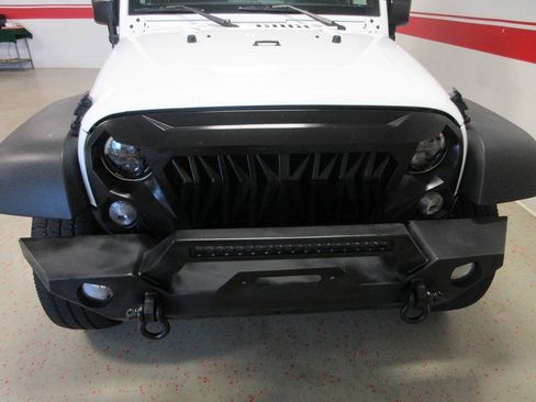 Used 2017 Jeep Wrangler Unlimited Sport w/ Quick Order Package 24S AWD/4WD image 16