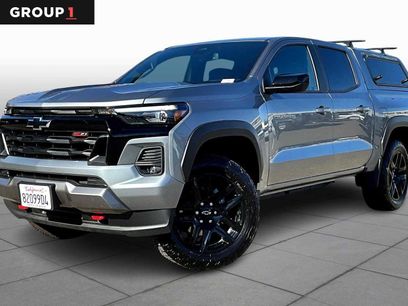 Used 2025 Chevrolet Colorado Z71 w/ Z71 Convenience Package 2