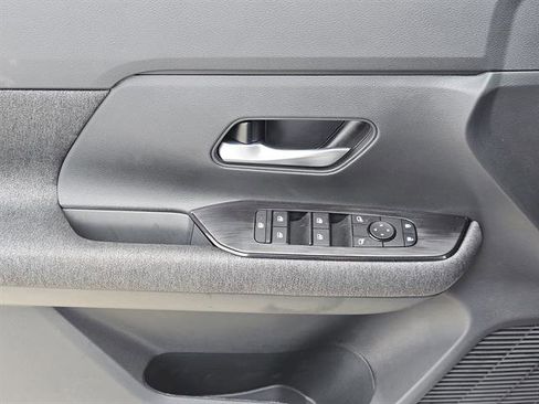 Used 2026 Nissan Kicks SV image 17