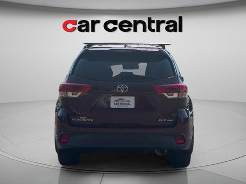 Used 2017 Toyota Highlander XLE AWD/4WD image 4
