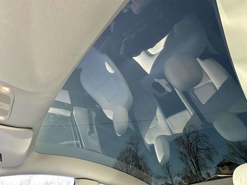 Used 2022 Tesla Model Y Performance image 32